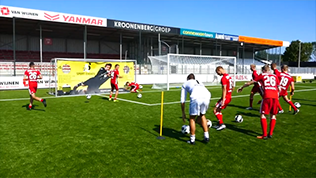 Het Pass Spel op het voetbalveld